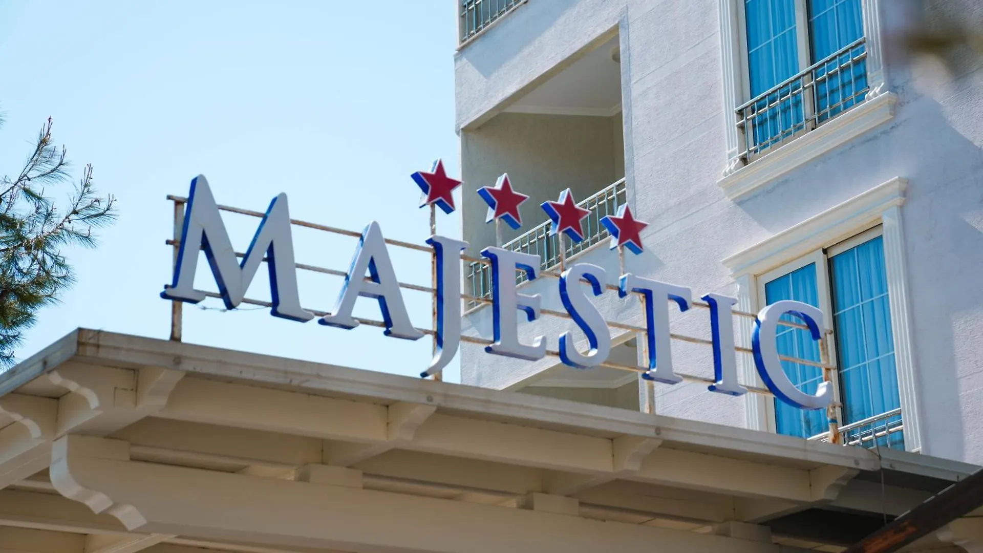 Hotel Majestic Durrës 4*,