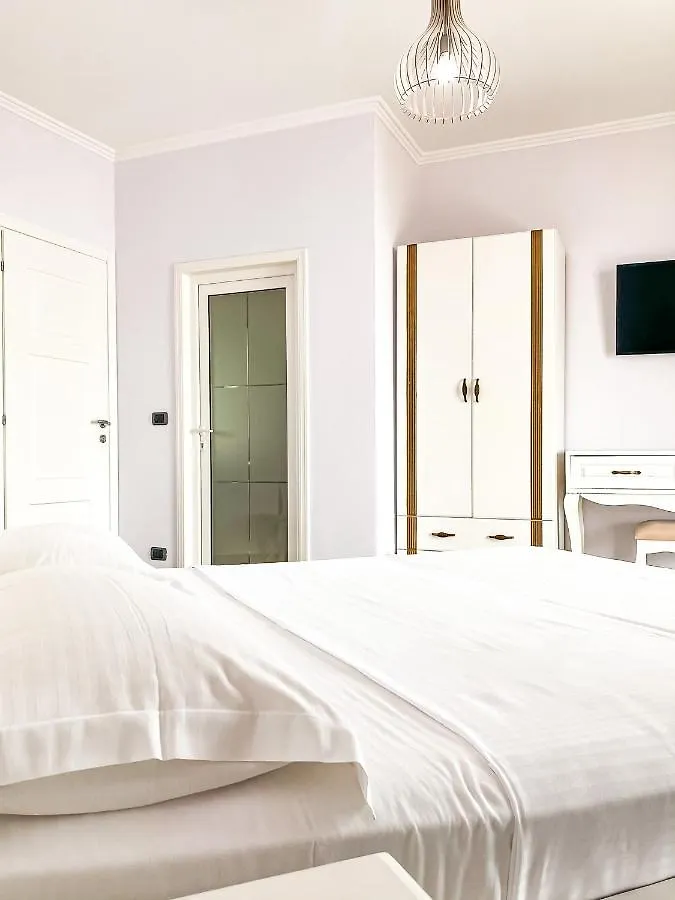 Hotel Majestic Durres 4*,
