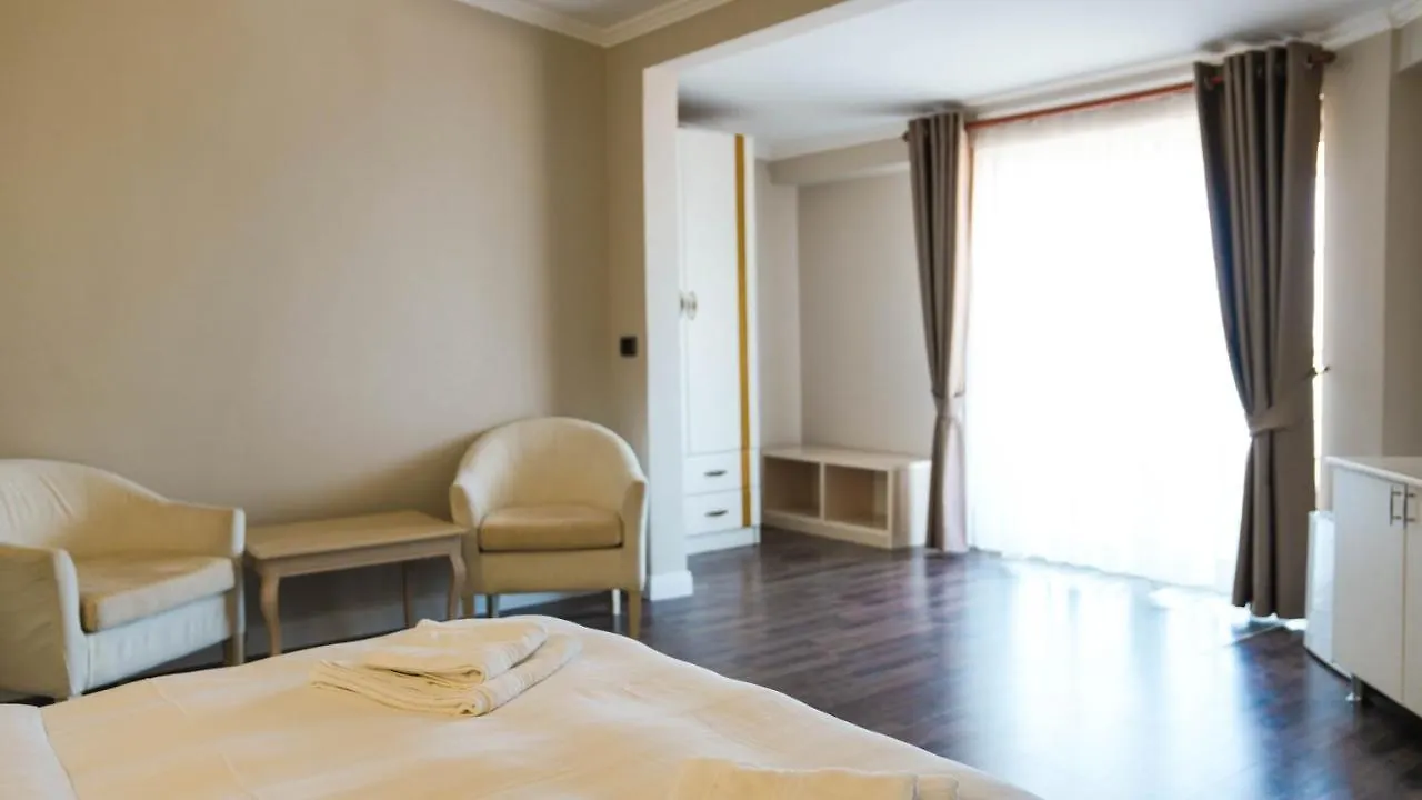 Hotel Majestic Durrës 4*,
