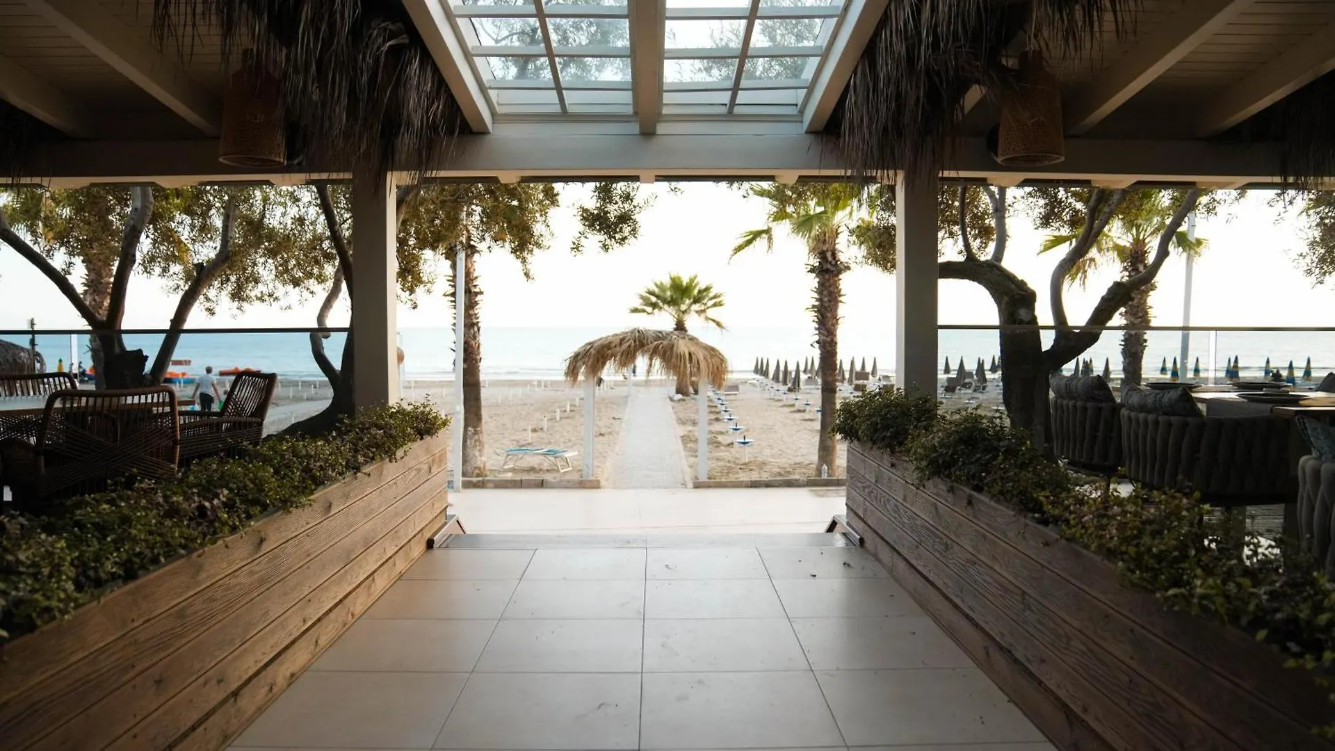 Hotel Majestic Durrës 4*,